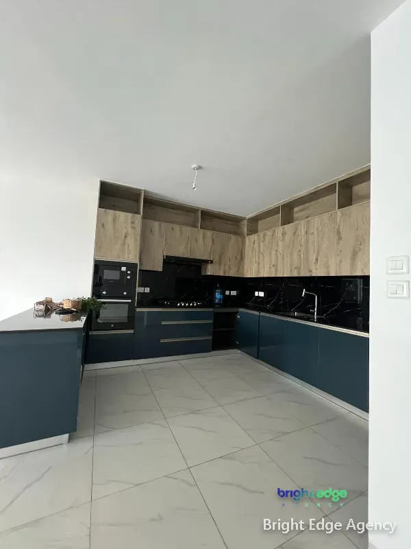 Modern Fully Fitted 2 Bedroom 3