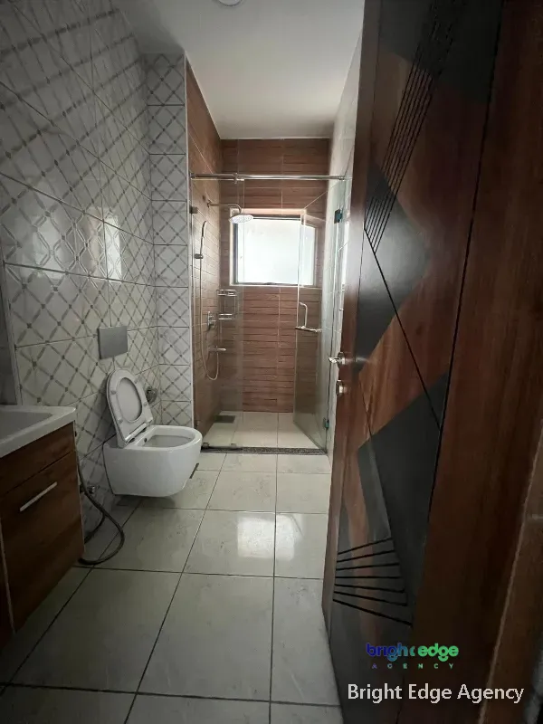 Modern Fully Fitted 2 Bedroom 5