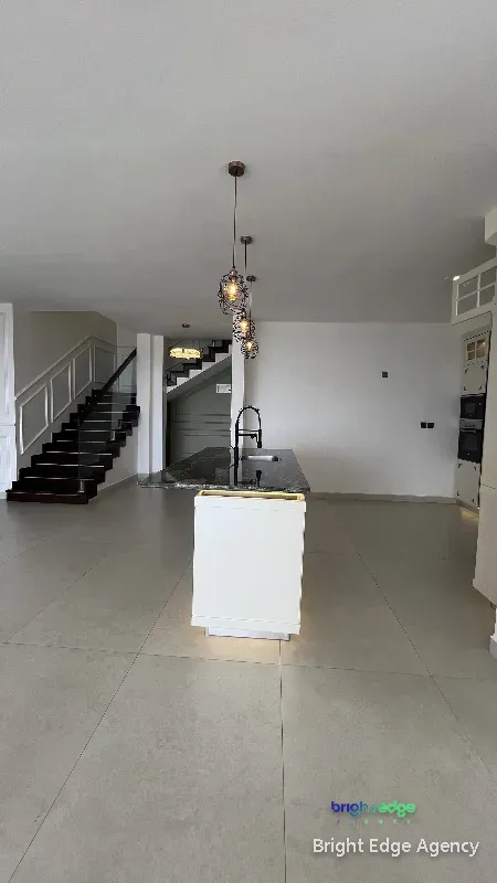 4 Bedroom Duplex Apartments 4